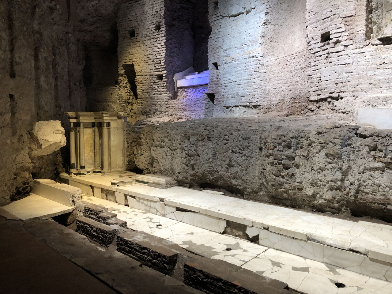 Domus Transitoria