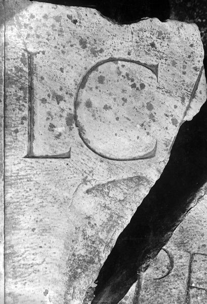 011361 - reperto - Contenuto iscrizione (nÂ° inv. 12480): L(UCIO) CAESARI AUG(U)STI F(ILIO) DIVI N(EPOTI) PRINCIPI IUVENTU(TI)S CO(N)S(ULI) DESIG(NATO) [CUM E]SSET ANN(OS) N(A)T(US) XIIII AUG(UR) SENATUS 

Bibliografia: CIL VI, 36908 (p. 4352)= AE, 1899, 153 

Neg. serie Film nÂ°1252 (04/05/1929)