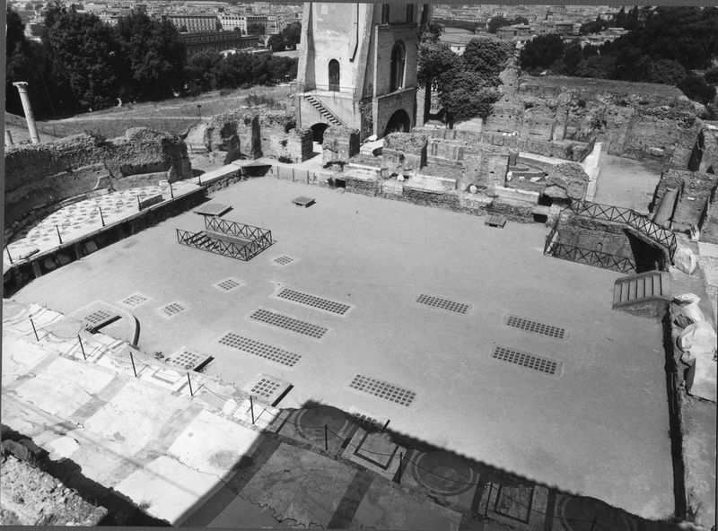 005529 - monumento - Domus Transitoria, lavori di installazione della copertura, 1964. Neg. serie F nÂ°2474