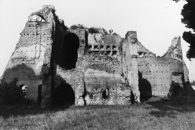 006279 - monumento - Stadio di Domiziano, edifici dietro l'esedra imperiale: veduta generale (1983). Neg.serie Film nÂ°1247