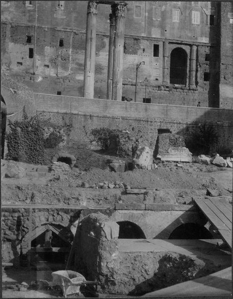 012706 - restauro - Foro Romano, Clivo Capitolino, c.d. Rostri di Cesare, sostruzioni durante il restauro; neg. serie ???, n. 1929 (?)