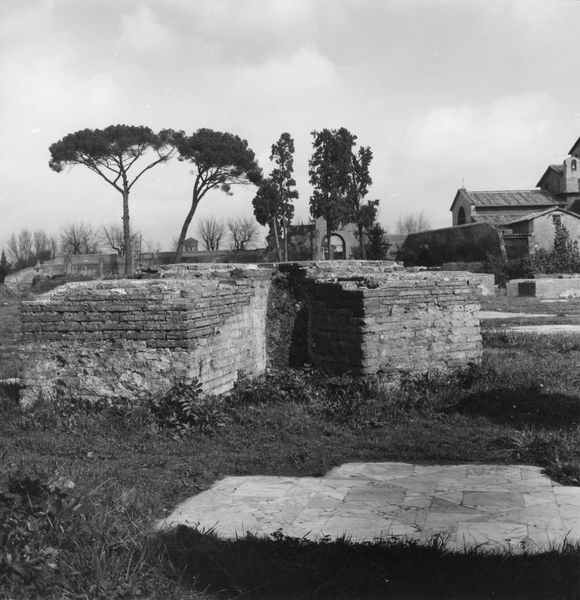 003170 - monumento - Palatino, Domus Augustana, resti del pavimento dell'abside meridionale dell'aula ellittica nel peristilio superiore; senza negativo