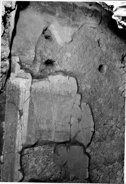 001808 - monumento - Casa dei Grifi, piano inferiore, vano B, alcova: particolare della pittura parietale dell'alcova in secondo stile pompeiano ( fase I A di Beyen), dopo il restauro in situ. 
Riferimento bibliografico: Rizzo, Le pitture della casa dei Grifi 1936

Senza negativo