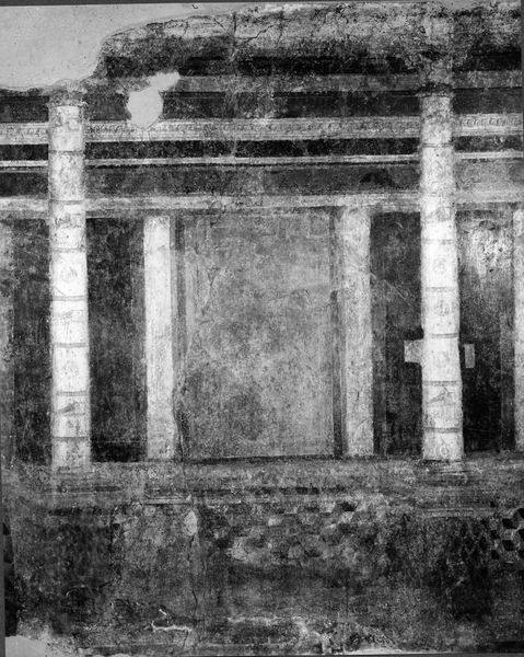 001822 - monumento - Casa dei Grifi, piano inferiore, vano B, parete ovest: particolare della pittura parietale in secondo stile pompeiano ( fase I A di Beyen).
Riferimento bibliografico: Rizzo, Le pitture della casa dei Grifi 1936

Neg. serie Gabinetto Fotografico Nazionale serie E nÂ°47972