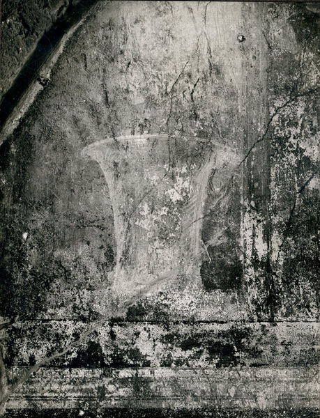 002794 - monumento - Casa di Livia, Triclino o Sala dei Paesaggi (vano D): particolare del vaso di vetro della decorazione di secondo stile pompeiano (fase finale- II B del Beyen) con natura morta e paesaggi del triclinio. Bibliografia: Rizzo "Le pitture della Casa di Livia" 1936 pag. 58

Neg. serie E nÂ°2058