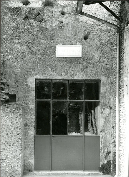 002800 - monumento - Casa di Livia, triclinio (vano D): particolare del paramento in opera reticolata con cubilia di tufo di Grotta Oscura, di circa 5/6 cm di lato.

Neg. Serie Gabinetto Fotografico Nazionale  E nÂ° 2047