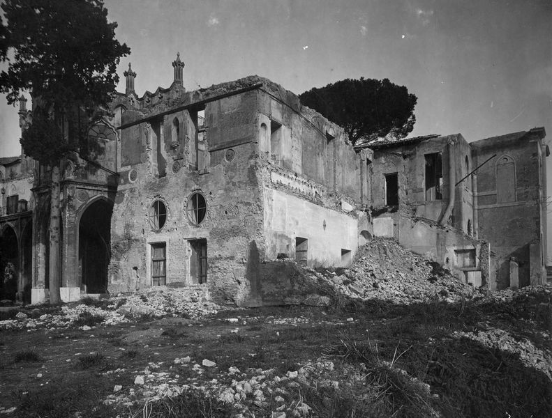 022595 - monumento - Palatino, Domus Augustana, Villa Mills, ripresa della porzione destra della facciata meridionale durante la demolizione; neg. serie E, n. 659