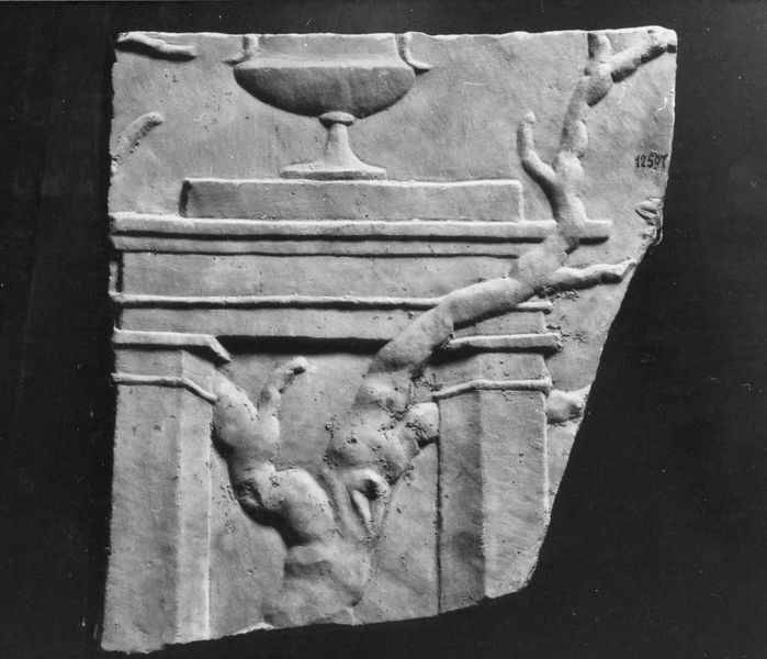 C000549 - reperto - Colosseo, settore nord, primo ordine, frammento di capitello composito; neg. serie L, n. A 844