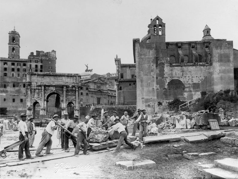 011486 - scavo archeologico - Basilica Emilia, trasporto dei blocchi del colonnato in africano. Neg. serie E nÂ° 1212