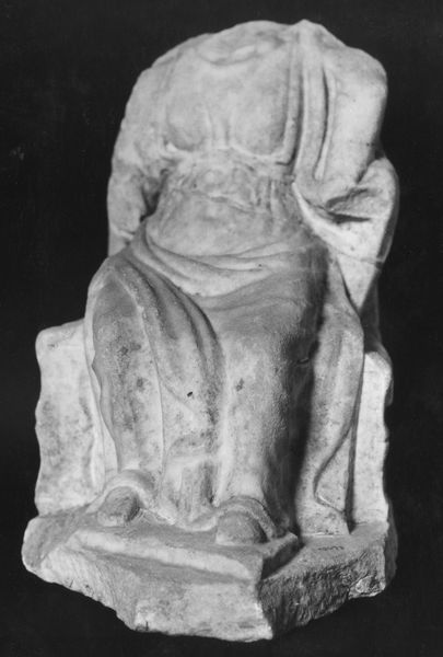 C000633 - monumento - Colosseo, veduta dal basso del versante orientale della cavea: in primo piano il tratto dell'ima cavea ricostruito nel 1933; neg. serie I118