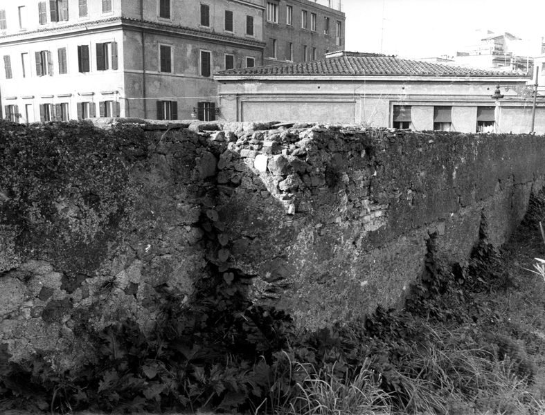 005450 - monumento - Veduta del muro di cinta
