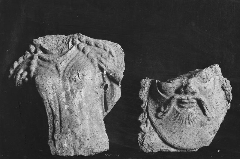 C000707 - scavo archeologico - Colosseo, settore orientale. Trincea di scavo presso l'ingresso est. Su fondo della trincea Ã¨ visibile la fondazione cementizia con le impronte dei blocchi di travertino; neg. serie I130