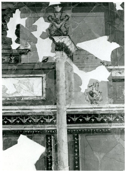 002052 - reperto - Casa di Augusto, "Studiolo di Augusto" c.d., cubicolo superiore, parete settentrionale: pittura parietale in secondo stile pompeiano, dopo il distacco e restauro, con ricollocazione in situ su pannelli. Bibliografia: Musatti, G. "Casa di Augusto sul Palatino. L'intervento di restauro e considerazioni sulla decorazione pittorica" in Bollettino d'Arte 2, aprile-giugno 2009 (serie VII) pp. 21 e ss. / Iacopi, I. "Casa di Augusto, le pitture" Electa 2007

Neg. serie 6x6 nÂ° 18655
