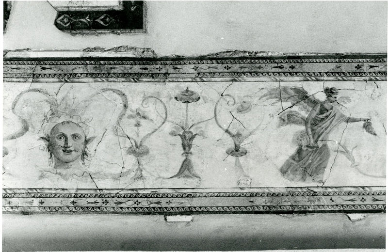 002054 - reperto - Casa di Augusto, "Studiolo di Augusto" c.d., cubicolo superiore, particolare della decorazione della volta: pittura parietale in secondo stile pompeiano, dopo il distacco e restauro, con ricollocazione in situ su pannelli. Bibliografia: Musatti, G. "Casa di Augusto sul Palatino. L'intervento di restauro e considerazioni sulla decorazione pittorica" in Bollettino d'Arte 2, aprile-giugno 2009 (serie VII) pp. 21 e ss. / Iacopi, I. "Casa di Augusto, le pitture" Electa 2007

Neg. serie 6x6 nÂ° 18660