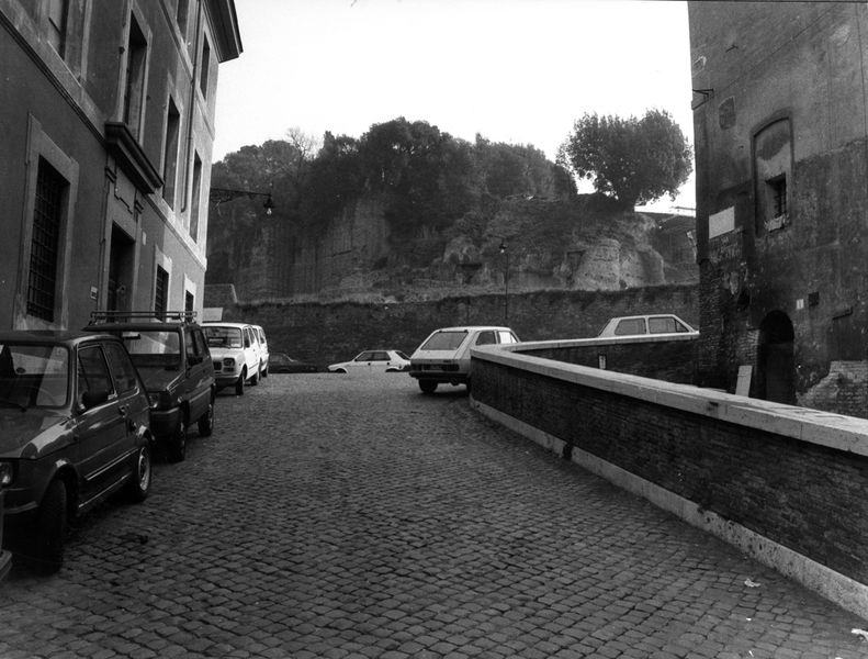 005432 - monumento - Palatino, area della chiesa di S. Teodoro, una strada verso un tratto del muro di cinta; neg. serie film n. 1089