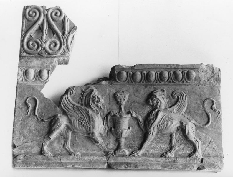 C000872 - reperto - Colosseo, settore occidentale, primo ordine. Iscrizione relativa al restauro di Rufo Cecina Felice Lampadio (foto 1982); neg. serie I264