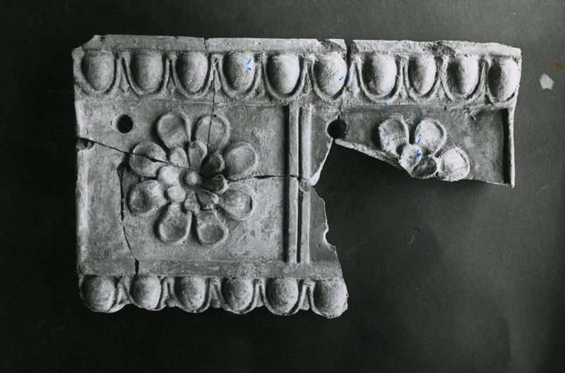 C000901 - reperto - Colosseo, ipogei, galleria occidentale, base attica e un fusto di colonna esposti nell'antiquarium; neg. serie I267
