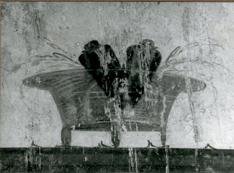 002396 - monumento - Casa di Augusto, "Stanza delle maschere" c.d.: pittura parietale in secondo stile pompeiano, in situ.
Bibliografia: Musatti, G. "Casa di Augusto sul Palatino. L'intervento di restauro e considerazioni sulla decorazione pittorica" in Bollettino d'Arte 2, aprile-giugno 2009 (serie VII) pp. 21 e ss. /  Iacopi, I. "La Casa di Augusto, le pitture" Electa 2007 

Neg. serie Film nÂ°1072