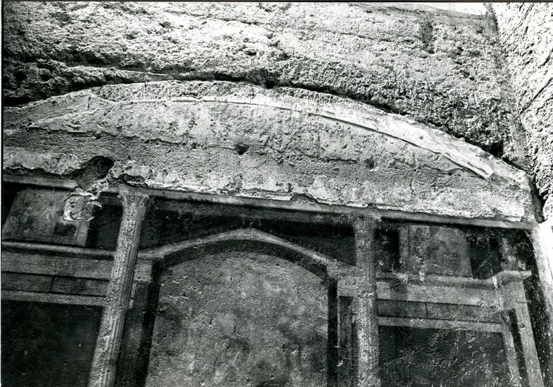 002034 - monumento - Casa di Augusto, cubicolo inferiore, ambiente 14: pittura parietale in secondo stile pompeiano, in situ.
Bibliografia: Musatti, G. "Casa di Augusto sul Palatino. L'intervento di restauro e considerazioni sulla decorazione pittorica" in Bollettino d'Arte 2, aprile-giugno 2009 (serie VII) pp. 21 e ss. /  Iacopi, I. "La Casa di Augusto, le pitture" Electa 2007 

Neg. serie Film nÂ° 878