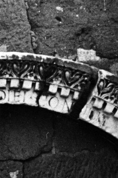 011384 - reperto - Basilica Emilia, epigrafe rubata prima e dopo, senza negativo.