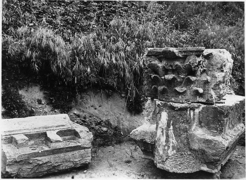 015428 - reperto - Foro Romano, frammenti architettonici; neg. serie E, n. 1860
