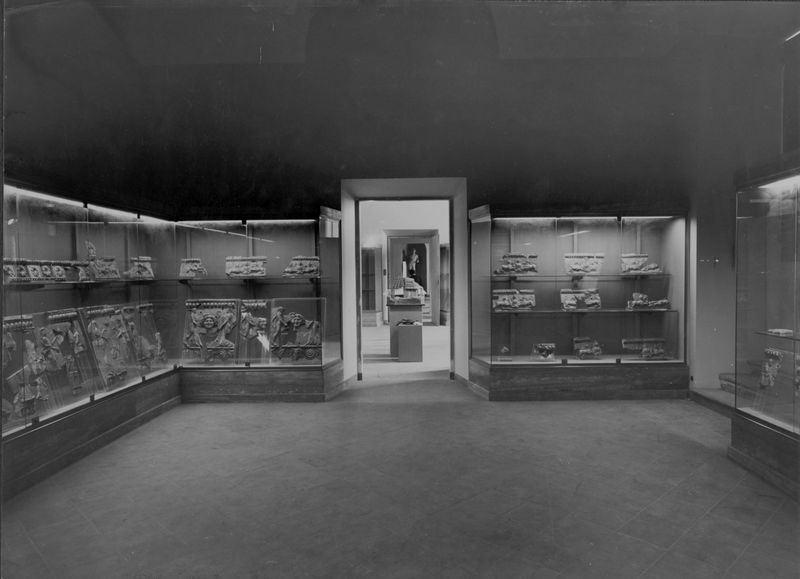 C001056 - monumento - Colosseo, veduta dell'area degli ipogei  dal ponteggio di restauro sul versante settentrionale della summa cavea; neg. serie I284
