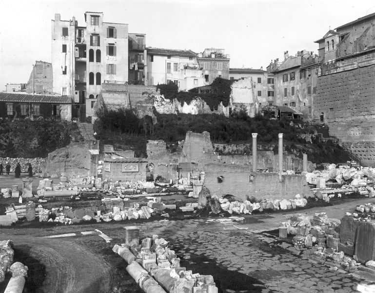 012230 - monumento - Basilica Emilia, veduta generale da sud-ovest. Veduta precedente la costruzione di Via dell'Impero (1933).  Neg. serie 21x27 nÂ°37