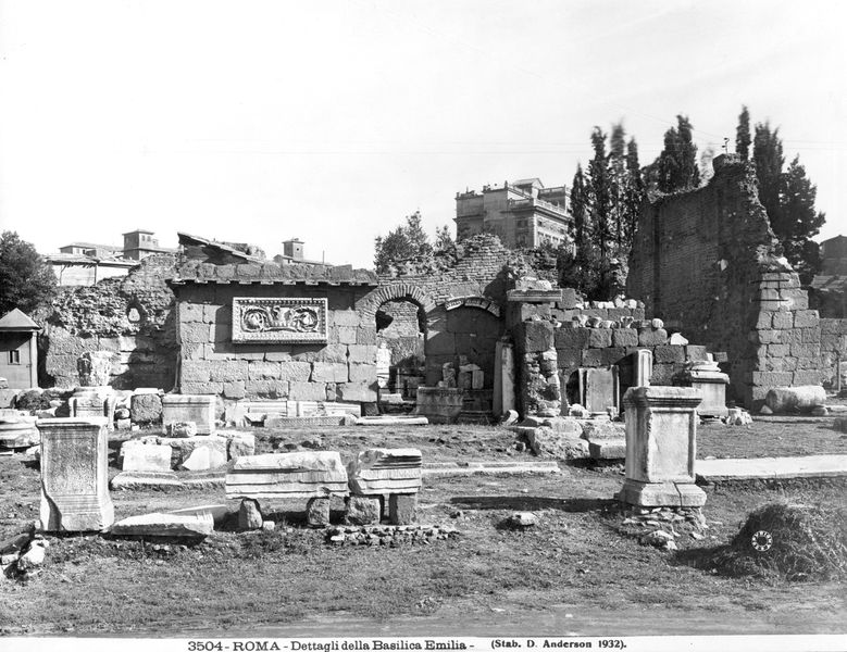 012232 - monumento - Basilica Emilia, veduta sud-ovest, successivamente la realizzazione della Via dell'Impero nel 1932. Senza negativo