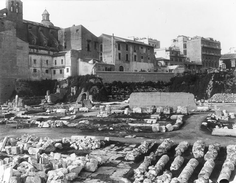 012235 - monumento - Basilica Emilia, veduta generale da sud-ovest. Veduta precedente la costruzione di Via dell'Impero (1933).  Neg. serie 21x27 nÂ° 39