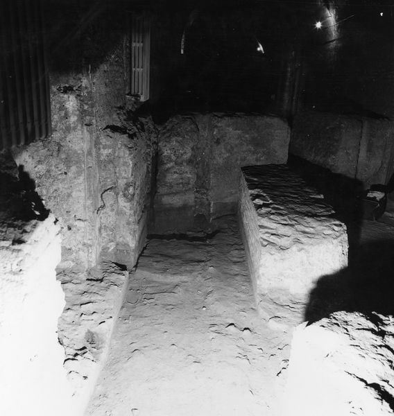 C001108 - monumento - Colosseo, settore settentrionale, secondo ordine, III ambulacro. A sinistra una delle scale di accesso agli ordini superiori; neg. serie I292