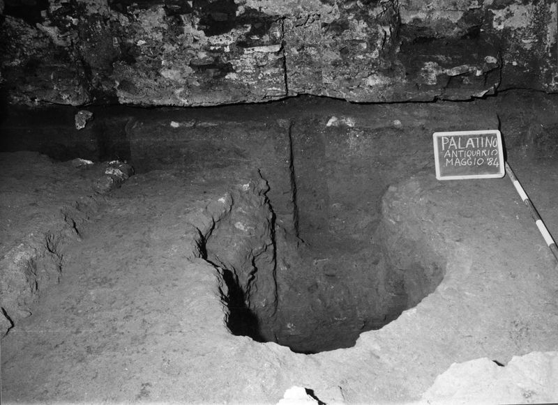 C001114 - monumento - Colosseo, settore settentrionale, secondo ordine, III ambulacro. Veduta di uno dei corridoi radiali; neg. serie I293