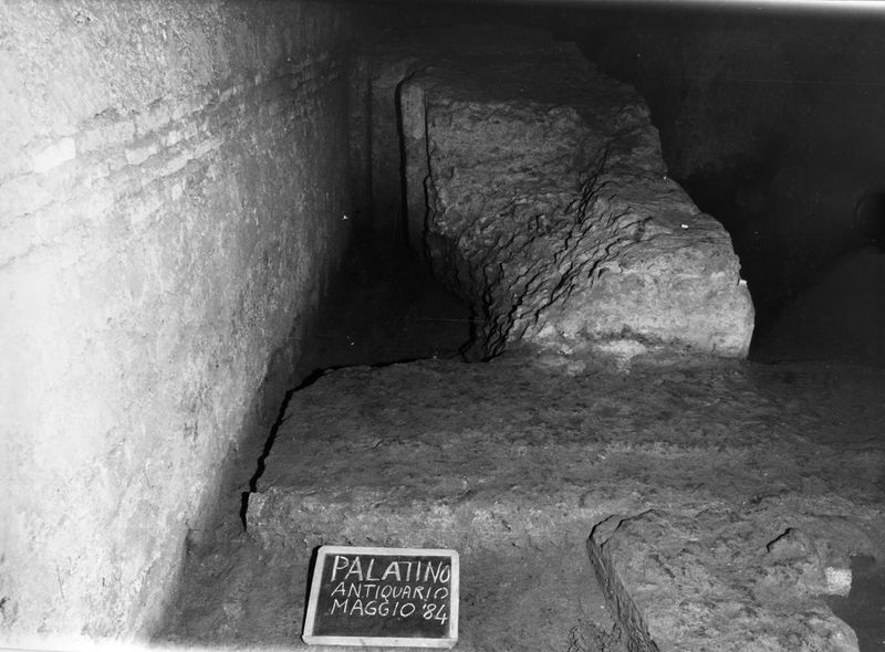C001116 - monumento - Colosseo, settore settentrionale, secondo ordine, III ambulacro. Veduta di uno dei corridoi radiali; neg. serie I293
