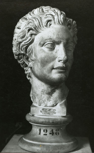 C001228 - restauro - Colosseo, prospetto sud-occidentale, primo ordine. Veduta da ovest di una trincea per alloggiamento tubazioni di servizio. Al centro lastroni in travertino; neg. serie I362 (giugno 1987)