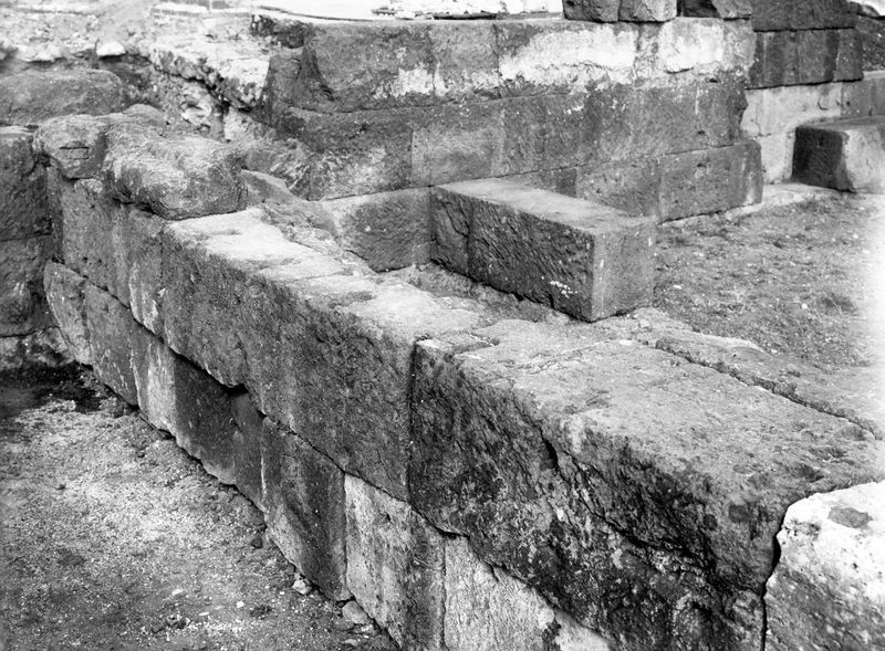 012134 - monumento - Foro Romano, Basilica Emilia: tabernae nove, in blocchi di tufo in opera quadrata. Taberna I. Neg. serie E nÂ° 1123