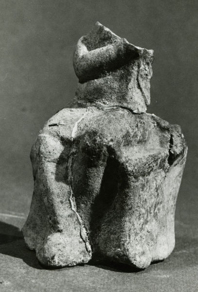 C001309 - restauro - Colosseo, prospetto meridionale, primo ordine. Particolare della superficie di un blocco di travertino (foto 05/10/1981) neg. serie L5