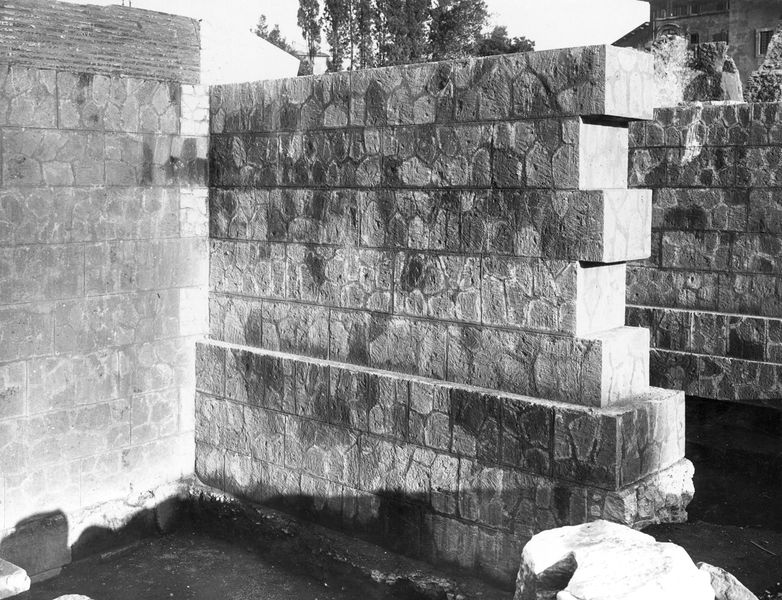 012167 - monumento - Foro Romano, Basilica Emilia: tabernae nove, in blocchi di tufo in opera quadrata. Taberna V. Neg. serie E nÂ° 1074