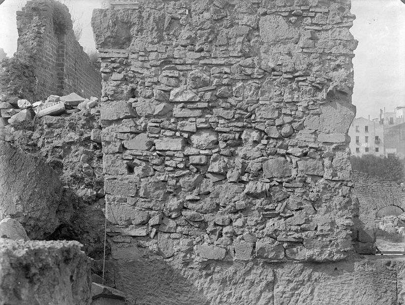 012192 - monumento - Foro Romano, Basilica Emilia: tabernae nove, in opera tumultuaria (epoca medievale). Taberna VII. Neg. serie E nÂ° 1056