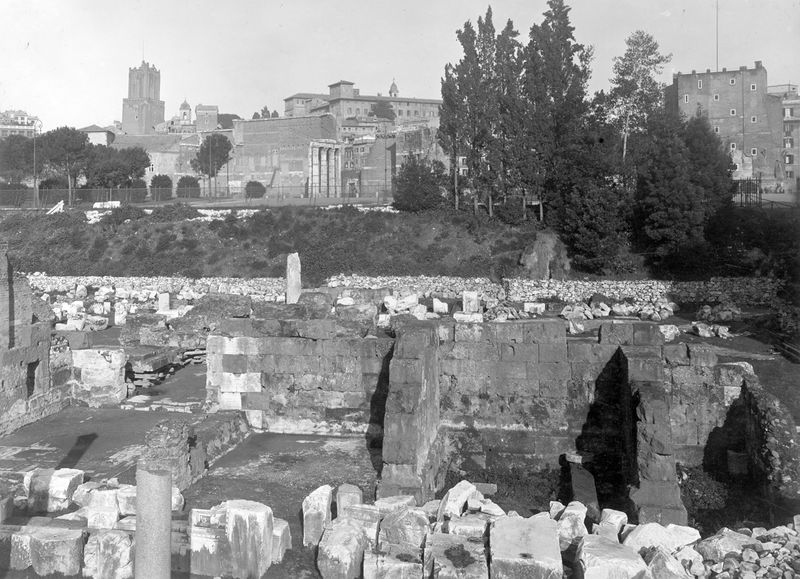 012211 - monumento - Foro Romano, Basilica Emilia: tabernae nove, in opera quadrata. Tabernae IX e X Neg. serie E nÂ° 23000