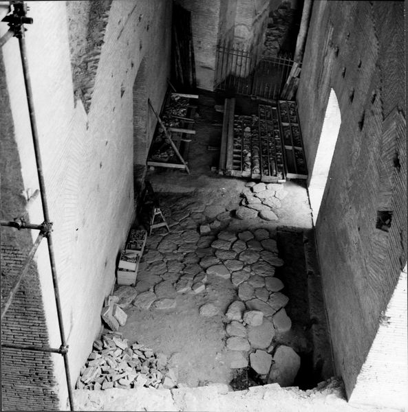 005034 - restauro - Palatino, Domus Tiberiana, Clivus Victoriae, sett. 13, liv. IV, amb. (28) (foto Ioppolo, ago. '72); neg. serie film n. 251