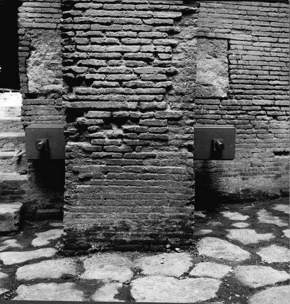005048 - monumento - Palatino, Domus Tiberiana, ambienti sulla Via Nova, sett. 13, liv. IV, amb. (217-218) (foto Ioppolo); neg. serie film n. 273