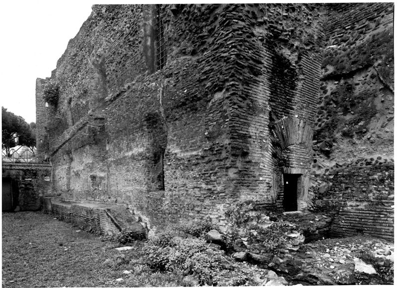 002963 - monumento - Strutture Imperiali prospicenti la via di S. Grecorio: luglio 1992