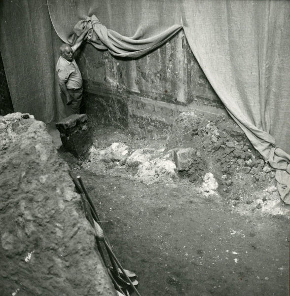 002202 - scavo archeologico - Casa di Augusto, Oecus, ambiente 13, scavo 1973. Neg. serie 6x6 nnÂ° 2286-2287