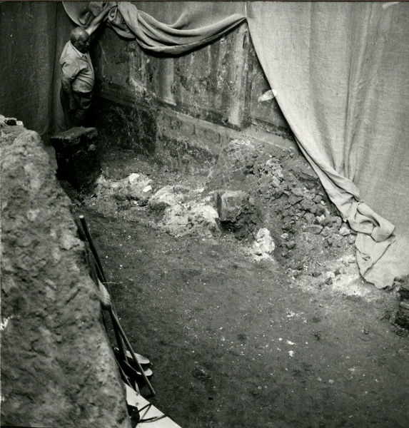 002201 - scavo archeologico - Casa di Augusto, Oecus, ambiente 13, scavo 1973. Neg. serie 6x6 nnÂ° 2286-2287