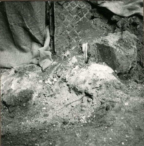 002204 - scavo archeologico - Casa di Augusto, Oecus, ambiente 13, scavo 1973. Neg. serie 6x6 nnÂ° 2288-2289