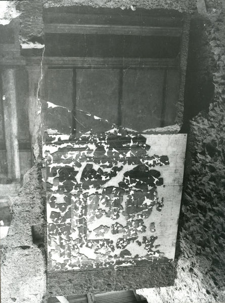 001989 - restauro - Casa di Augusto, Oecus, ambiente 13, pittura parietale in secondo stile pompeiano, ricollocata in situ su pannelli nel 2000.
 Bibliografia: Musatti, G. "Casa di Augusto sul Palatino. L'intervento di restauro e considerazioni sulla decorazione pittorica" in Bollettino d'Arte 2, aprile-giugno 2009 (serie VII) pp. 24 e ss. / Iacopi, I. "La Casa di Augusto, le pitture" Electa 2007 
 Neg. serie 6X6 nÂ° 5088