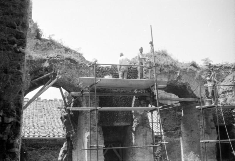 1-00030/ 08156/ 17183/ 16807 - Roma - Palatino - Costruzioni severiane