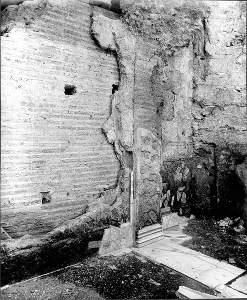 005505 - monumento - Domus Transitoria, pavimento in lastre marmoree, soglia vano A 4. Neg. serie C nÂ°524