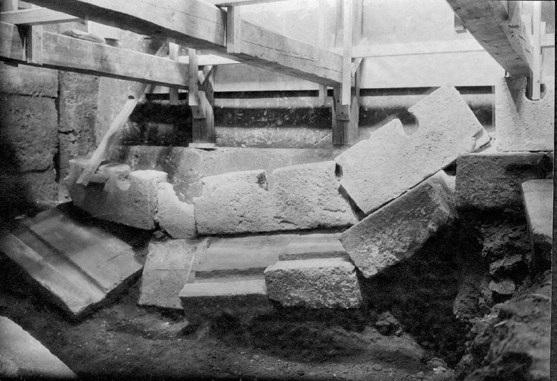 008807 - scavo archeologico - Domus Transitoria, latrina sotto al peristilio della Domus Flavia. Neg. serie A Â°168