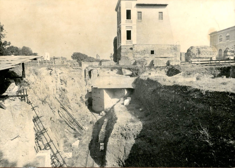 002452 - scavo archeologico - Casa di Augusto, area del peristilio orientale, settore ovest, durante i lavori di scavo. Neg. serie 6x9 nÂ° 2955