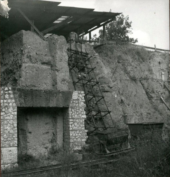 002462 - scavo archeologico - Casa di Augusto, peristilio orientale, restauro e bonifica delle strutture murarie fatiscenti, scavi 1975. Senza negativo